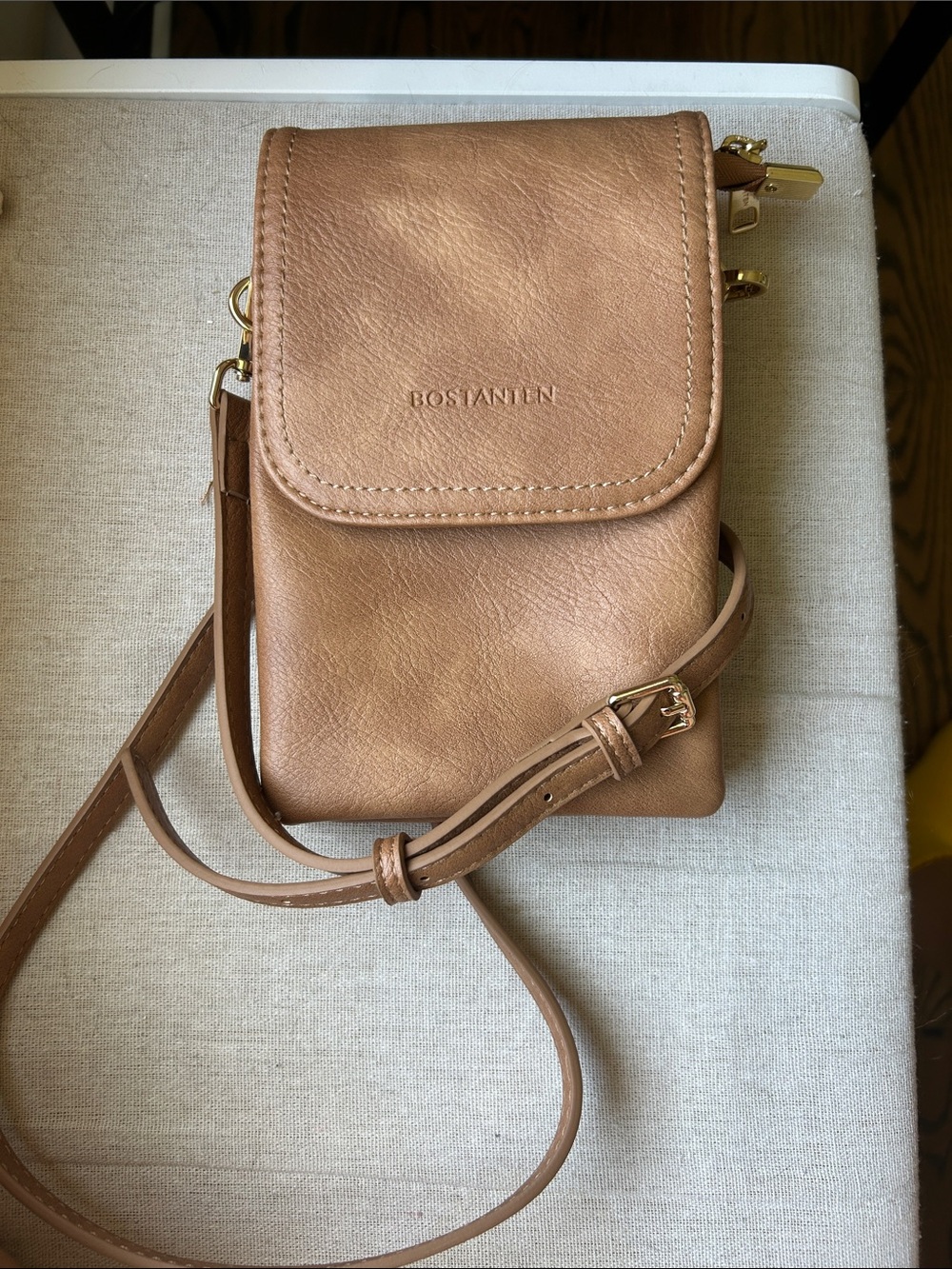 BOSTANTEN Tan Leather Crossbody Phone Pouch